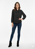 Blusa de gasa negra con lazada