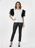 Camiseta blanca con tul negro
