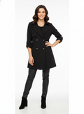 Gabardina de color negro