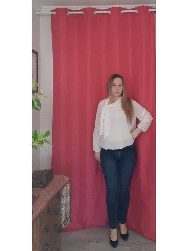 Blusa de gasa blanca con lazada
