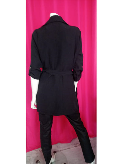 Gabardina de color negro