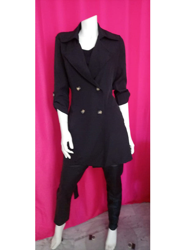 Gabardina de color negro