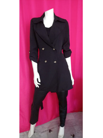 Gabardina de color negro