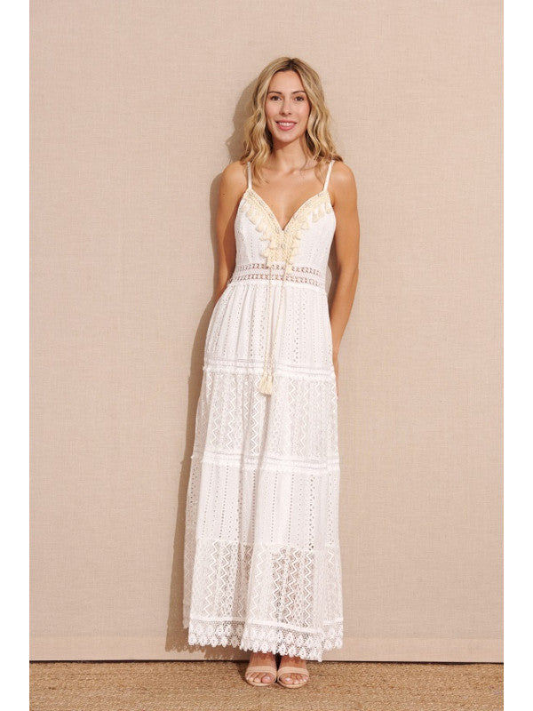 Vestido Largo Blanco Estilo Ibicenco con Encaje Artesanal y Borlas — Boho, Romántico y Perfecto para el Verano