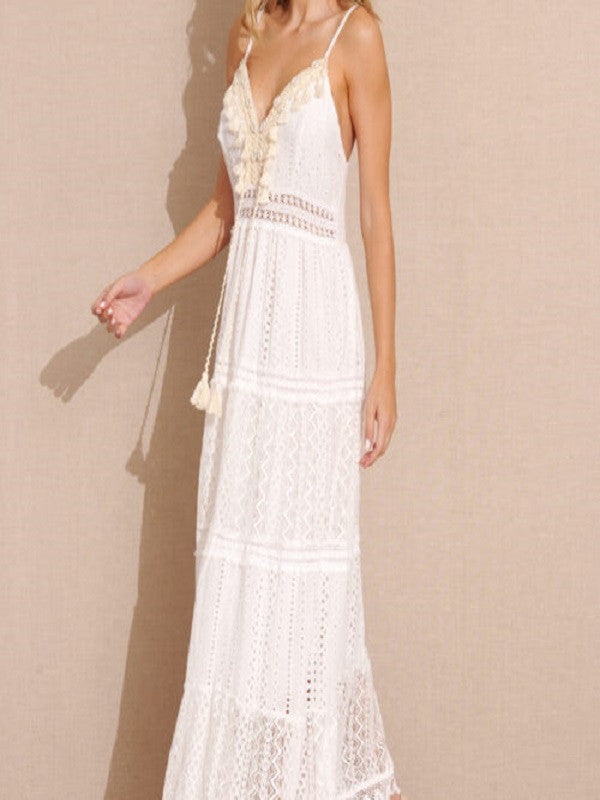 Vestido Largo Blanco Estilo Ibicenco con Encaje Artesanal y Borlas — Boho, Romántico y Perfecto para el Verano